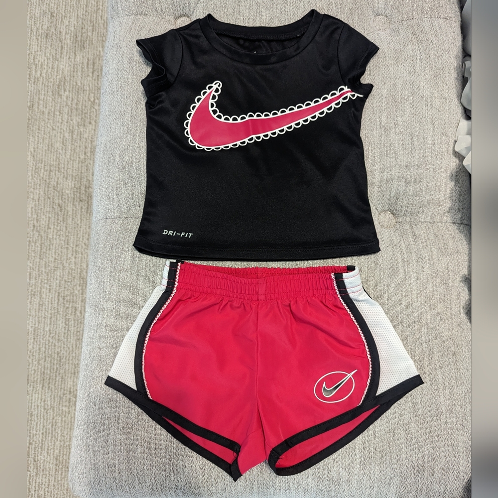Toddler girls Nike short set 12M